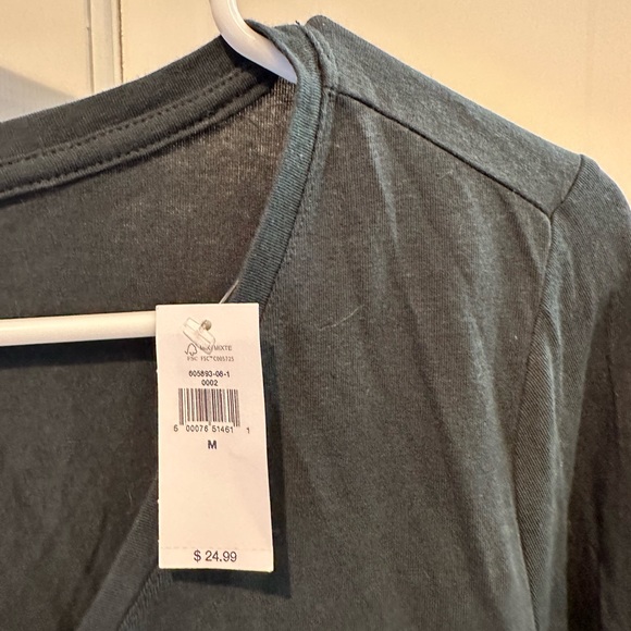 🌷SALE 3/$21🌷Banana Republic Long Sleeve Tee - Picture 2 of 4